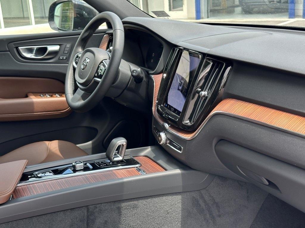 new 2025 Volvo XC60 car, priced at $55,360