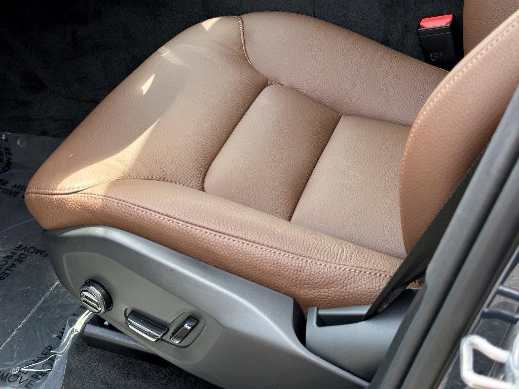 new 2025 Volvo XC60 car, priced at $55,360