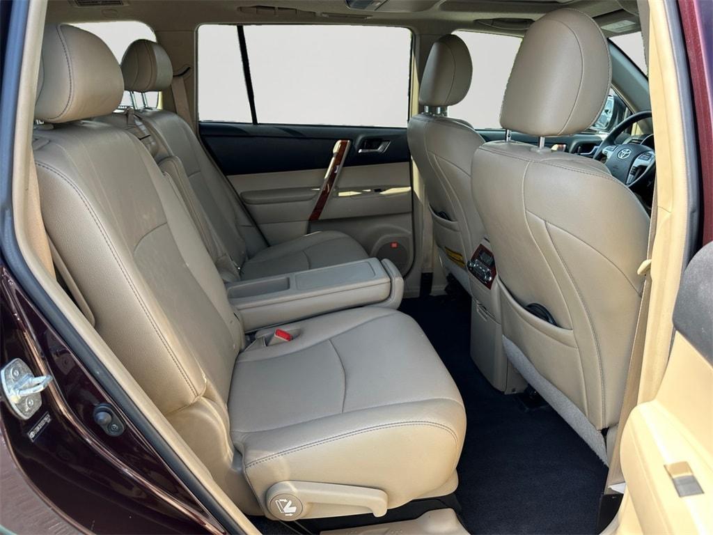 used 2013 Toyota Highlander car, priced at $10,995