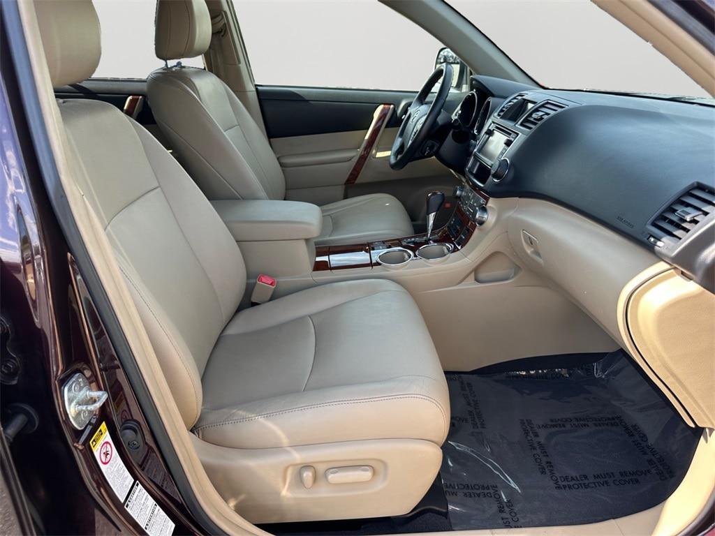 used 2013 Toyota Highlander car, priced at $10,995