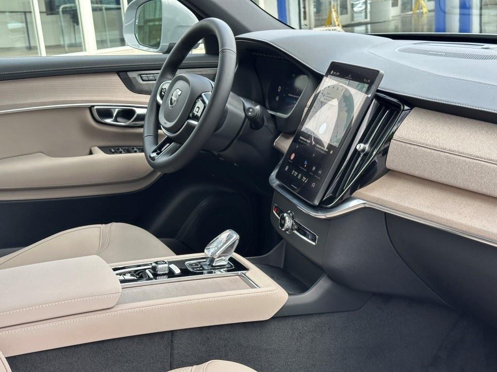 new 2025 Volvo XC90 car, priced at $69,155