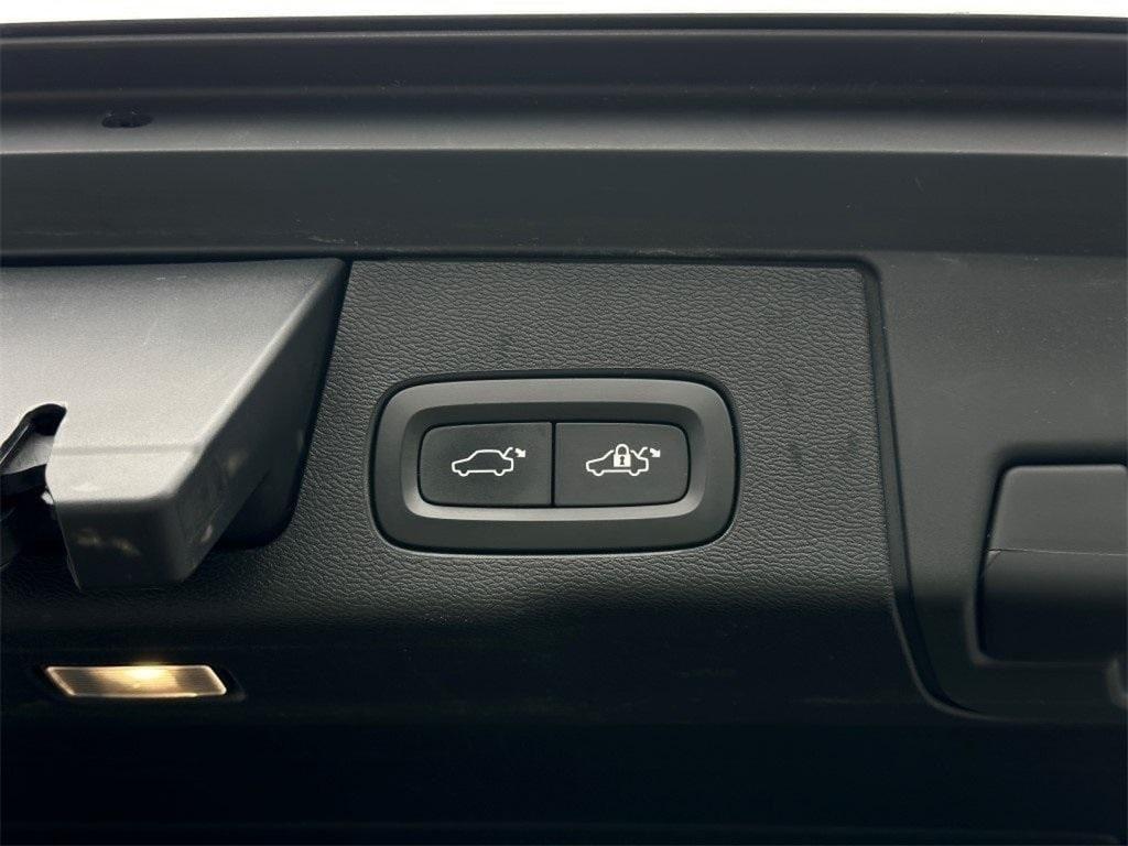 used 2018 Volvo XC60 car, priced at $15,980