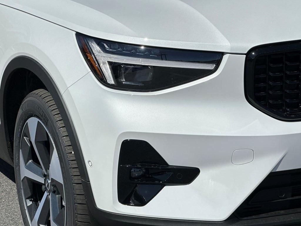 new 2025 Volvo XC40 car, priced at $47,695