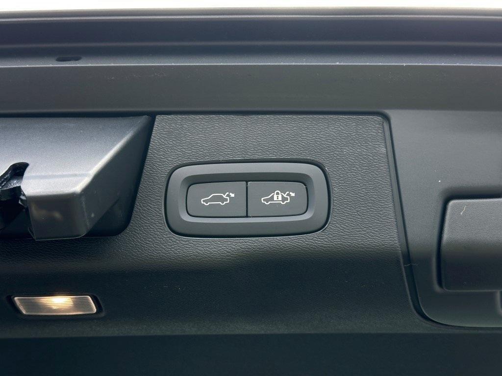 new 2025 Volvo XC60 car, priced at $53,745