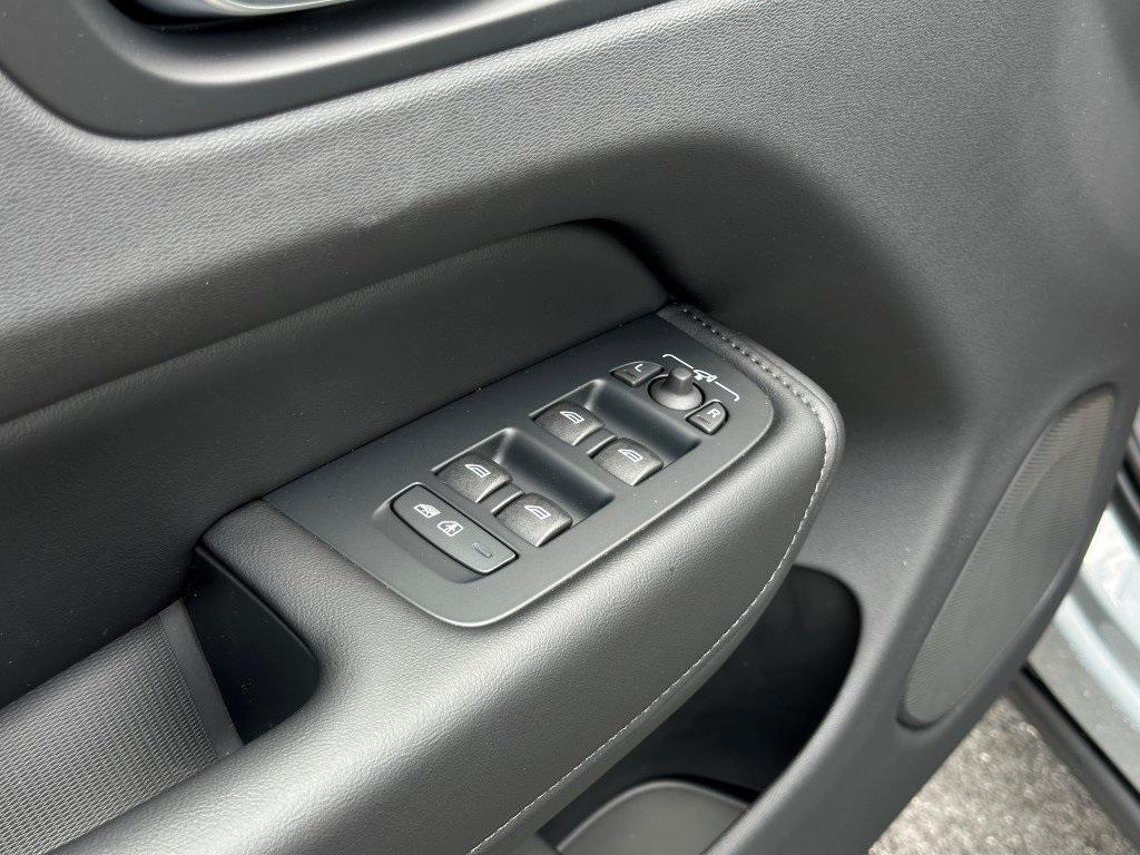new 2025 Volvo XC60 car, priced at $53,745