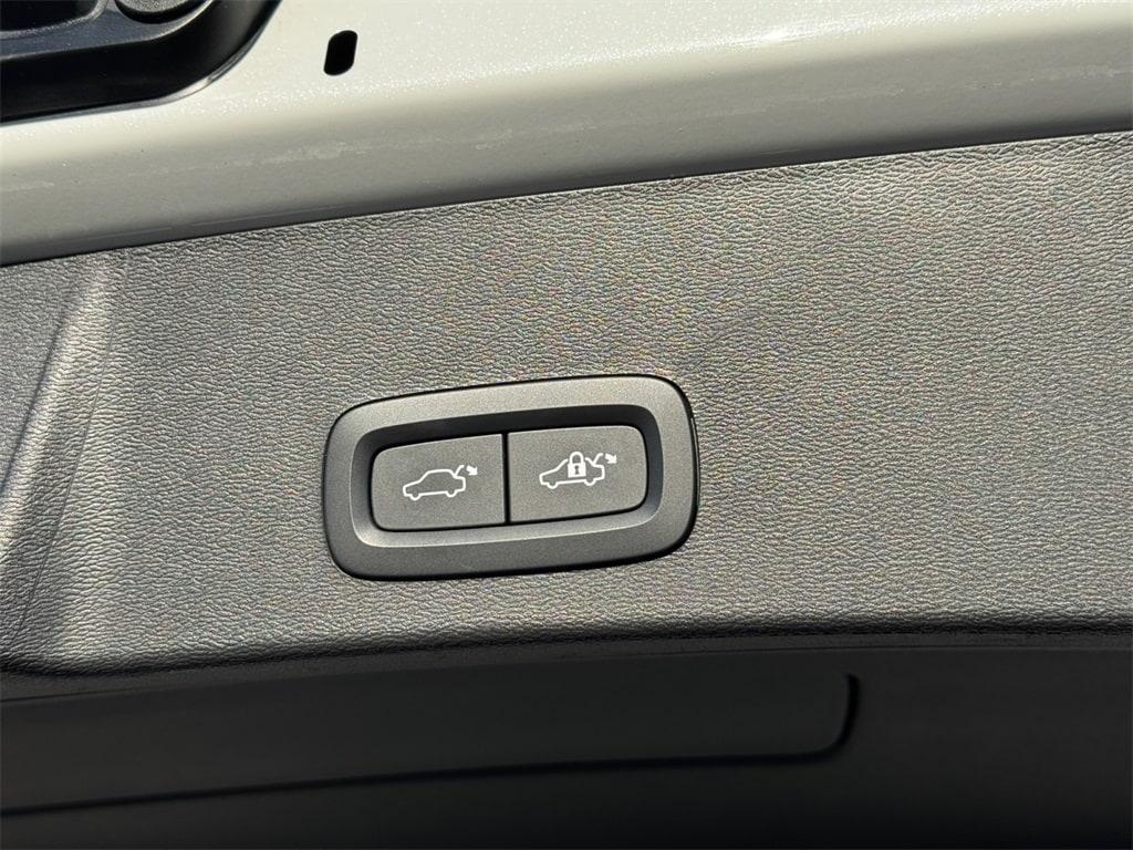 used 2022 Volvo XC40 Recharge Pure Electric car, priced at $30,980