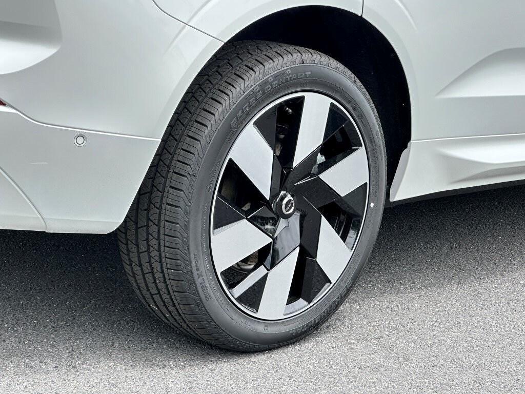 new 2025 Volvo XC60 Plug-In Hybrid car, priced at $65,445