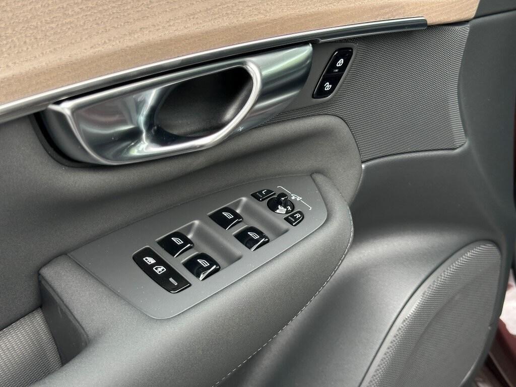 new 2025 Volvo XC90 Plug-In Hybrid car, priced at $76,895