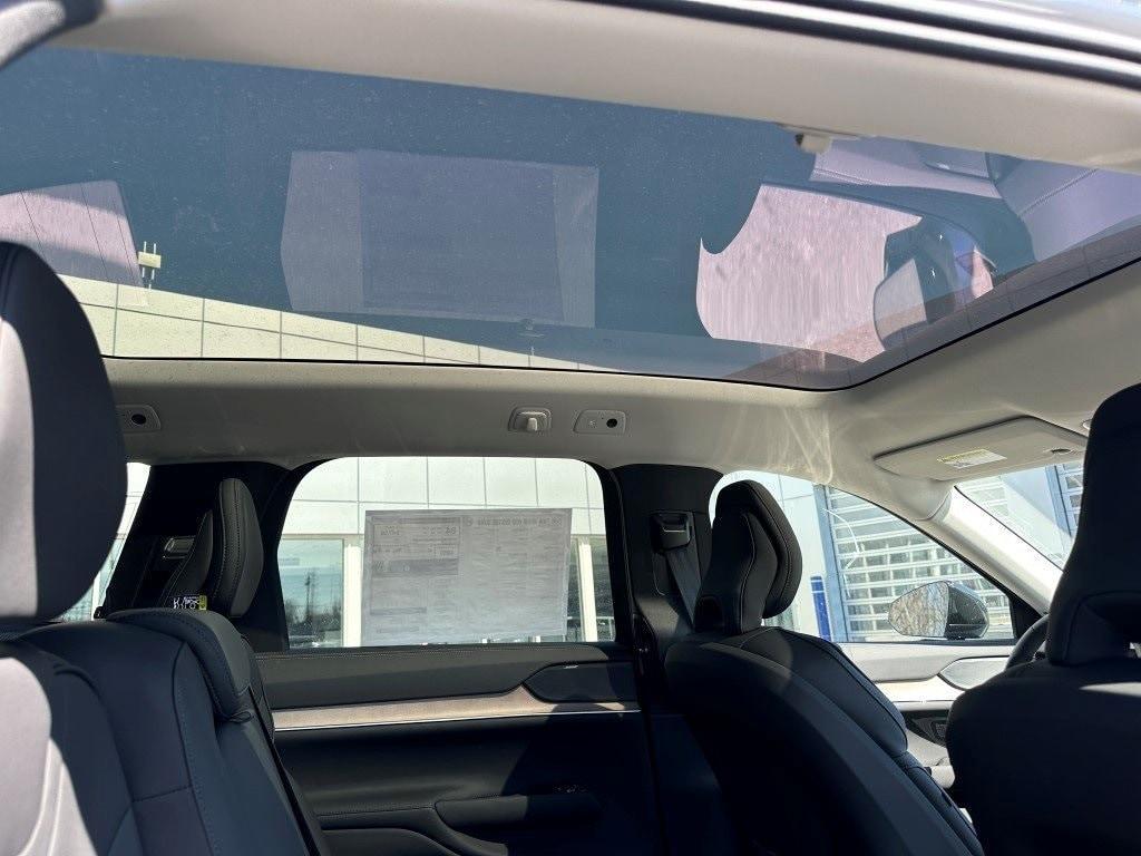 new 2025 Volvo EX90 car, priced at $88,640