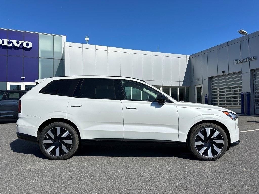 new 2025 Volvo EX90 car, priced at $88,640