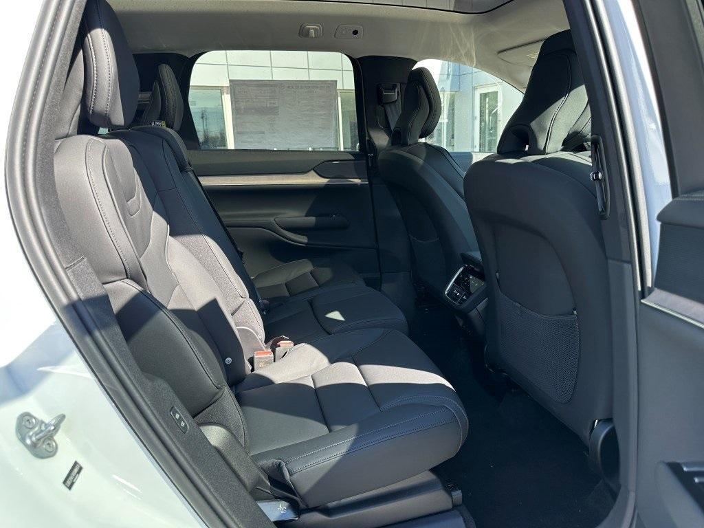 new 2025 Volvo EX90 car, priced at $90,640