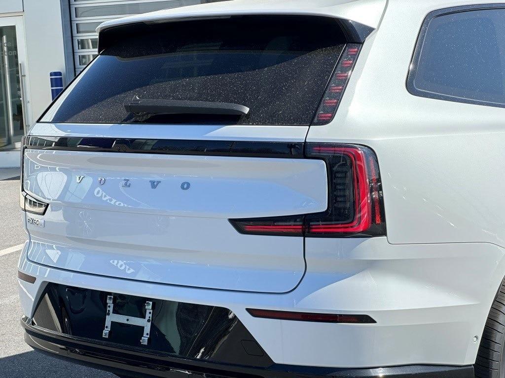 new 2025 Volvo EX90 car, priced at $90,640