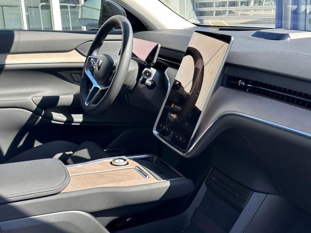 new 2025 Volvo EX90 car, priced at $88,640