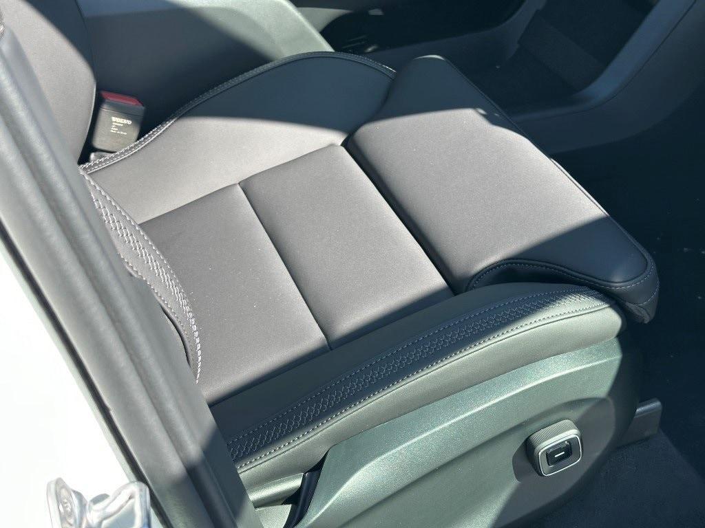 new 2025 Volvo EX90 car, priced at $88,640