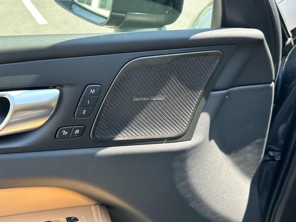 new 2025 Volvo XC60 car, priced at $59,045