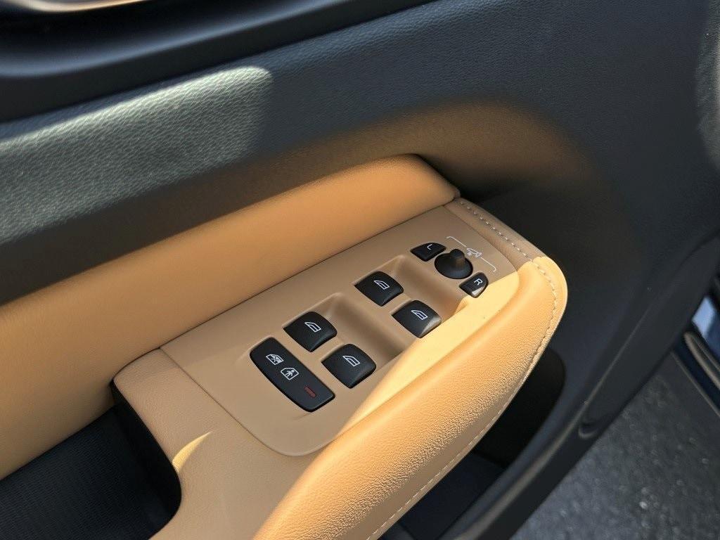 new 2025 Volvo XC60 car, priced at $59,045