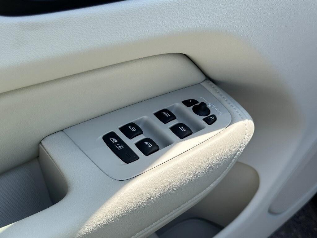 new 2025 Volvo XC60 Plug-In Hybrid car, priced at $72,095
