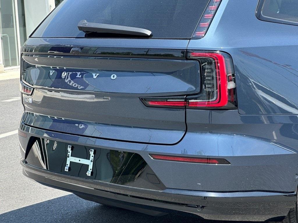 new 2025 Volvo EX90 car, priced at $94,640
