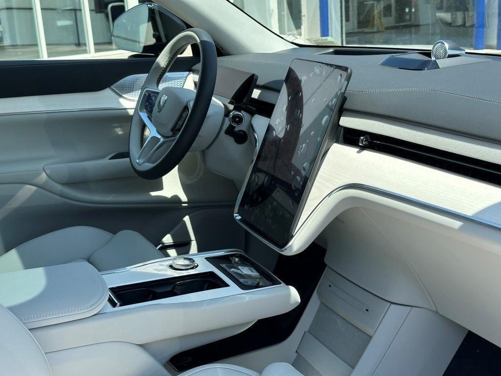 new 2025 Volvo EX90 car, priced at $94,640