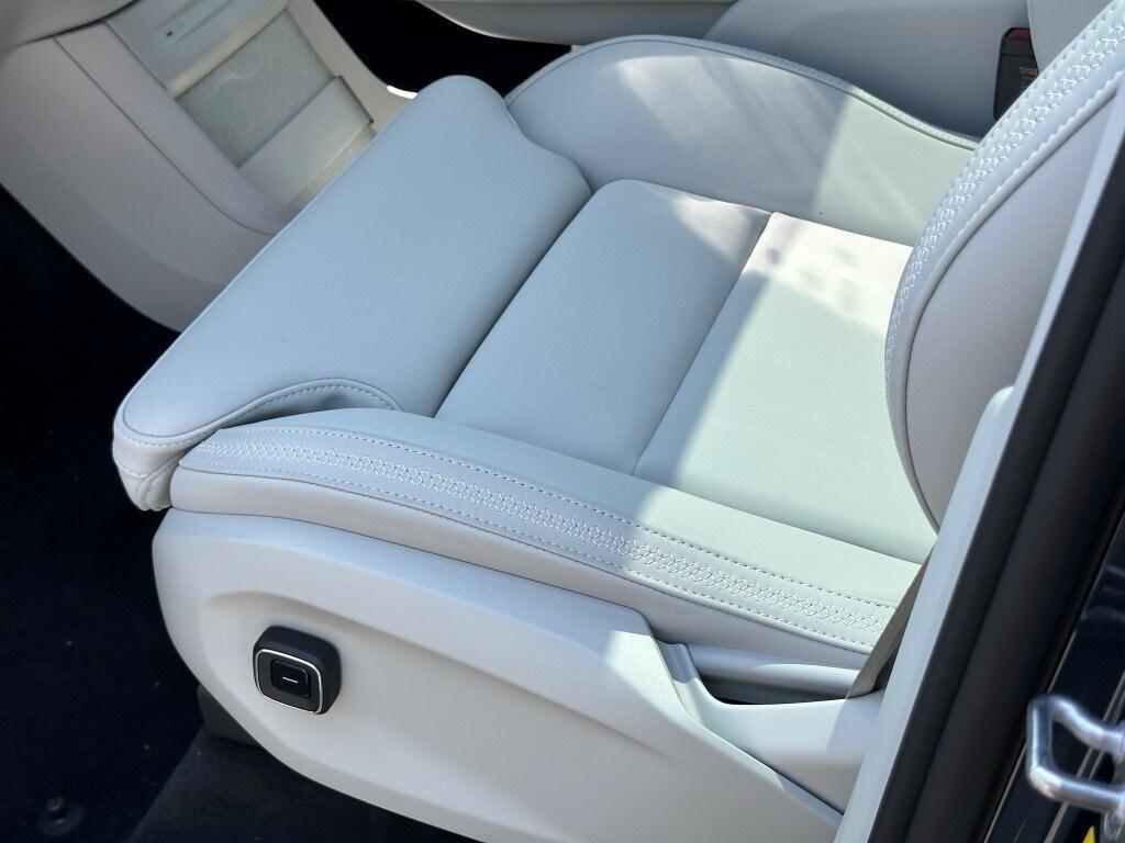 new 2025 Volvo EX90 car, priced at $94,640
