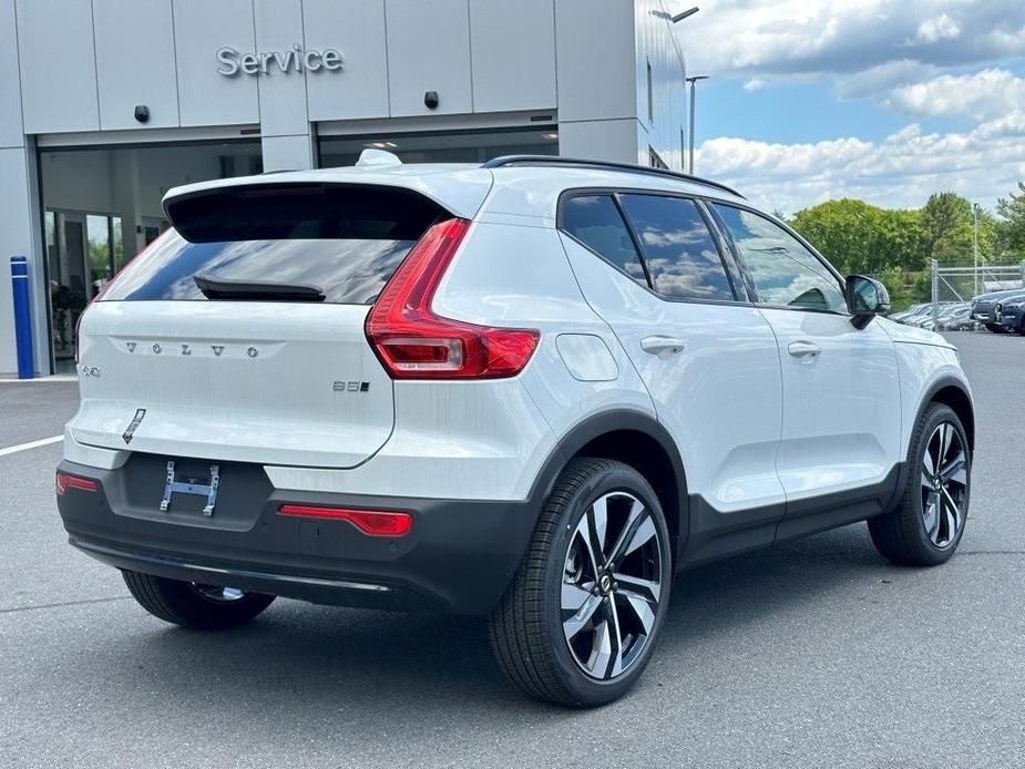 new 2024 Volvo XC40 car, priced at $49,020