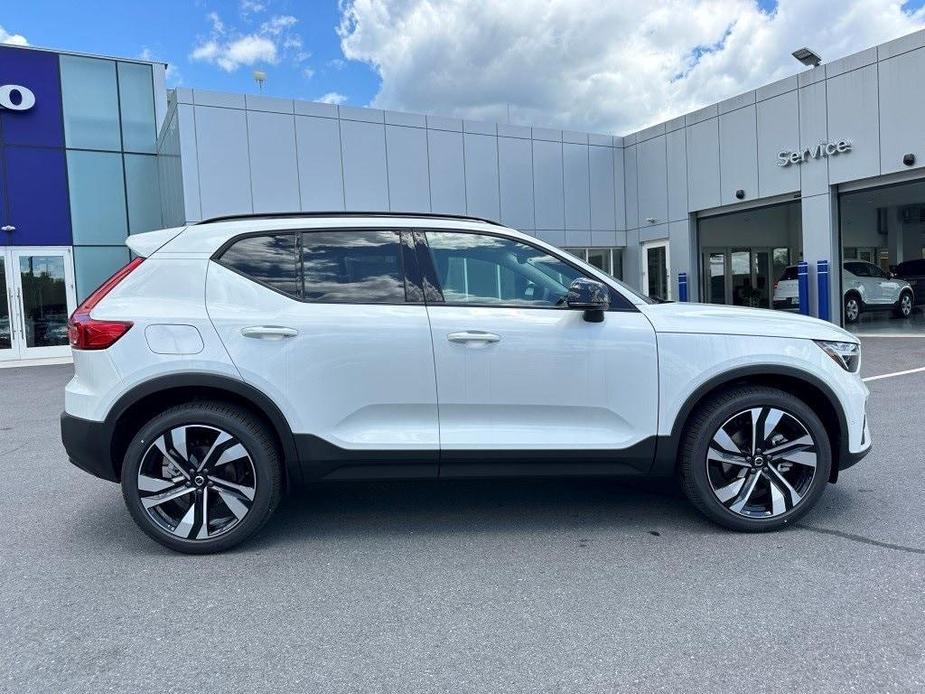 new 2024 Volvo XC40 car, priced at $49,020