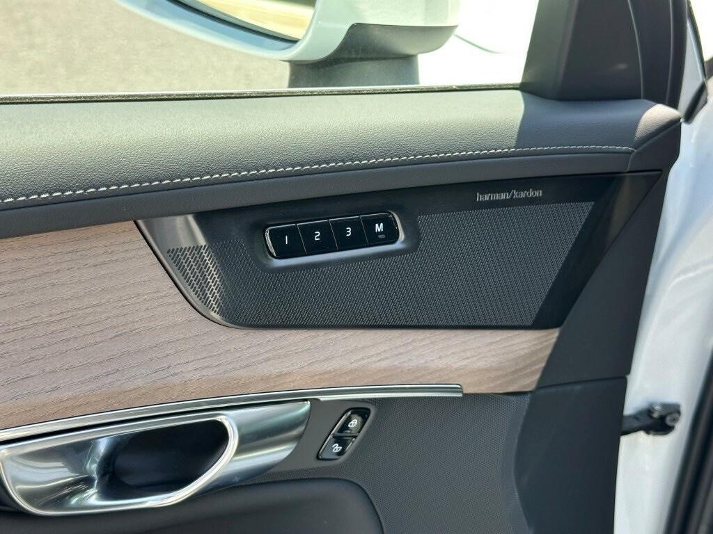 new 2025 Volvo XC90 Plug-In Hybrid car, priced at $76,895