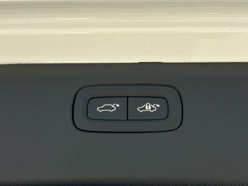 new 2025 Volvo XC90 Plug-In Hybrid car, priced at $76,895