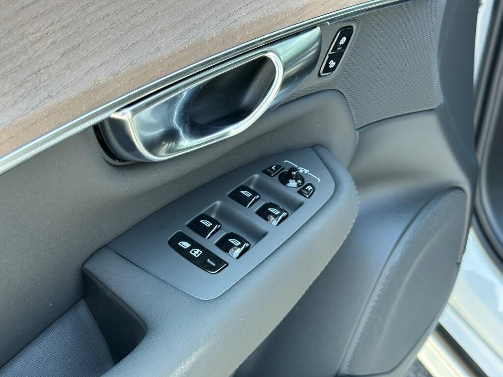 new 2025 Volvo XC90 Plug-In Hybrid car, priced at $76,895