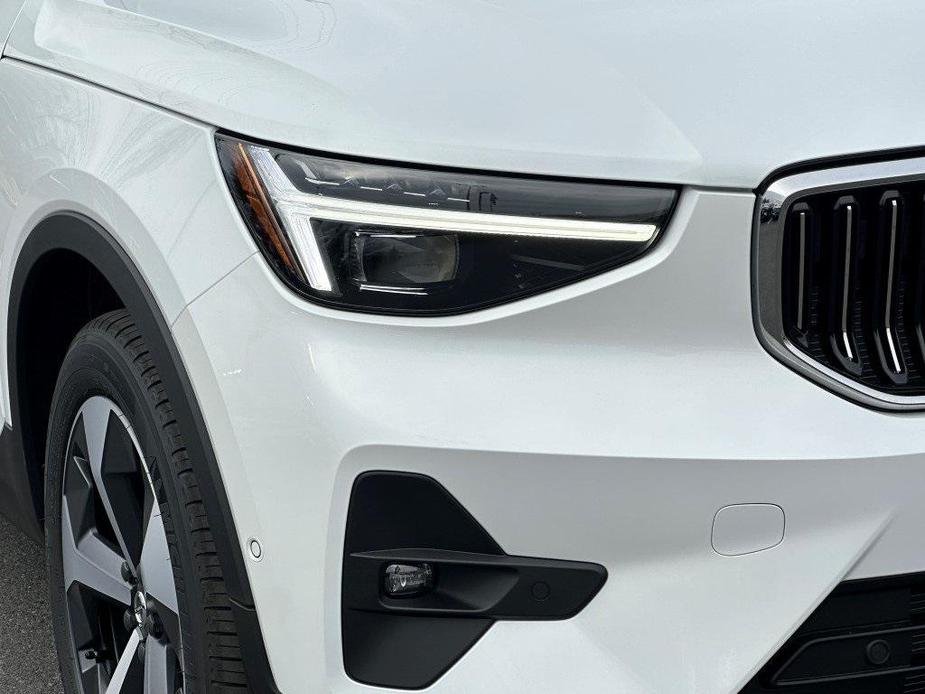 new 2025 Volvo XC40 car, priced at $46,982