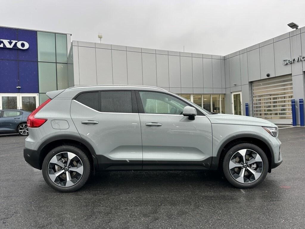 new 2025 Volvo XC40 car, priced at $46,449