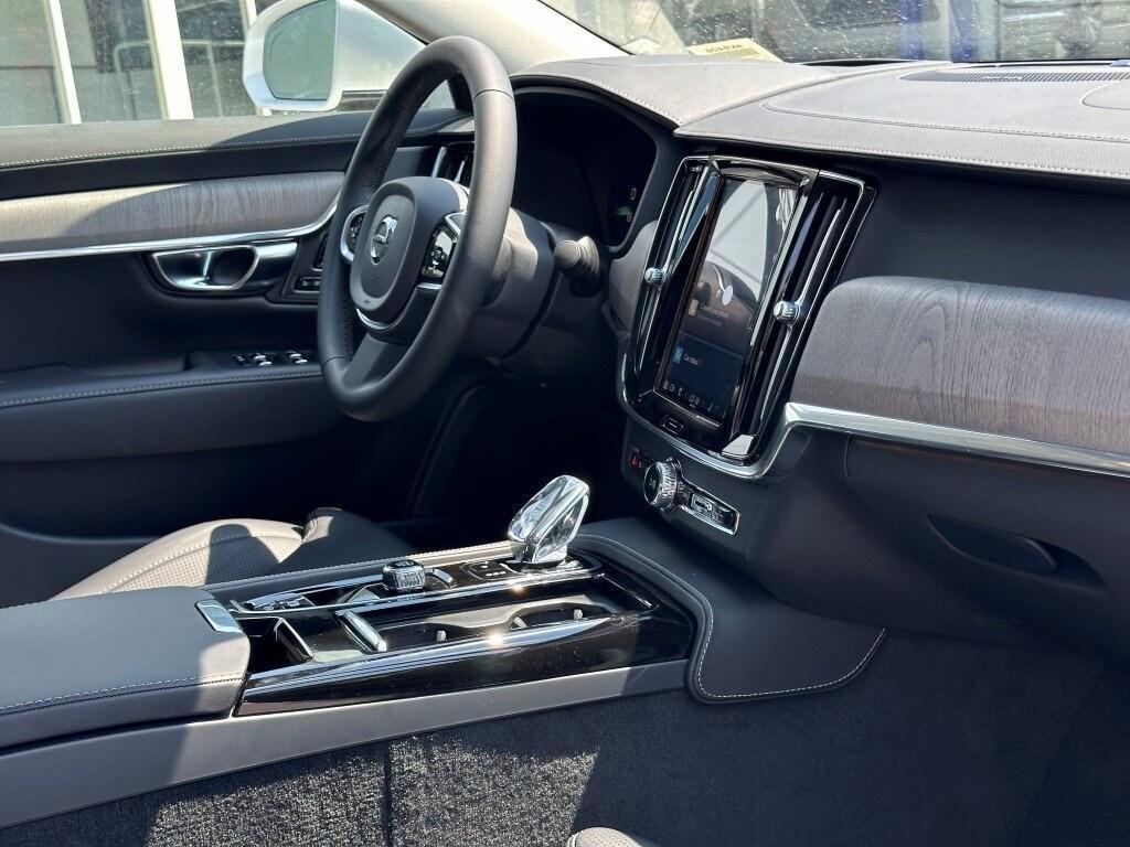 used 2024 Volvo S90 Recharge Plug-In Hybrid car, priced at $61,980