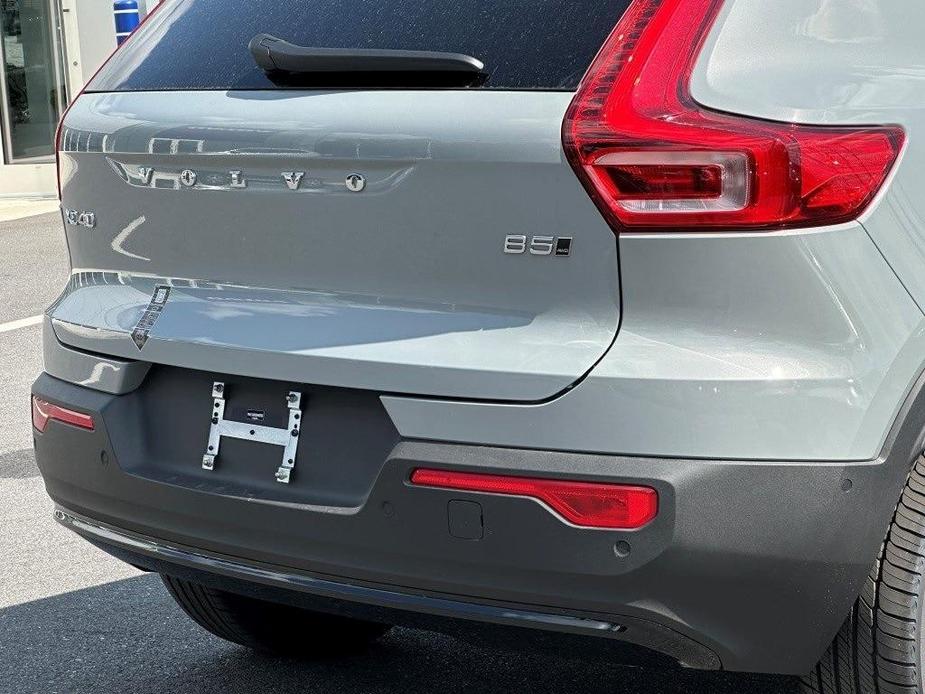 new 2025 Volvo XC40 car, priced at $47,695