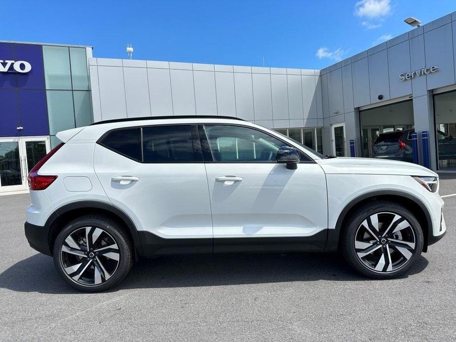 new 2025 Volvo XC40 car, priced at $51,765