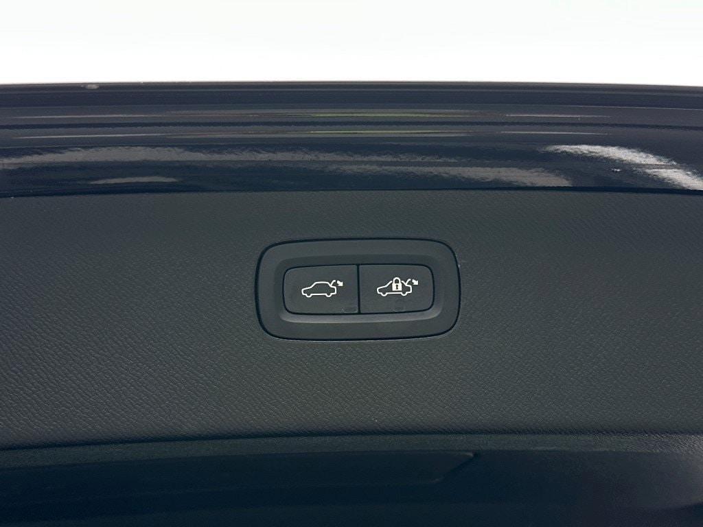 used 2022 Volvo XC90 car, priced at $45,980