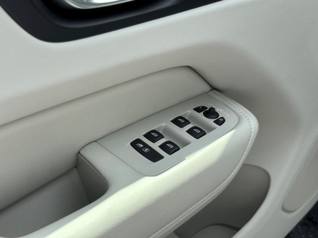 new 2025 Volvo XC60 Plug-In Hybrid car, priced at $66,245