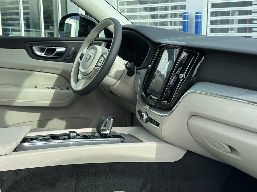 new 2025 Volvo XC60 car, priced at $55,335