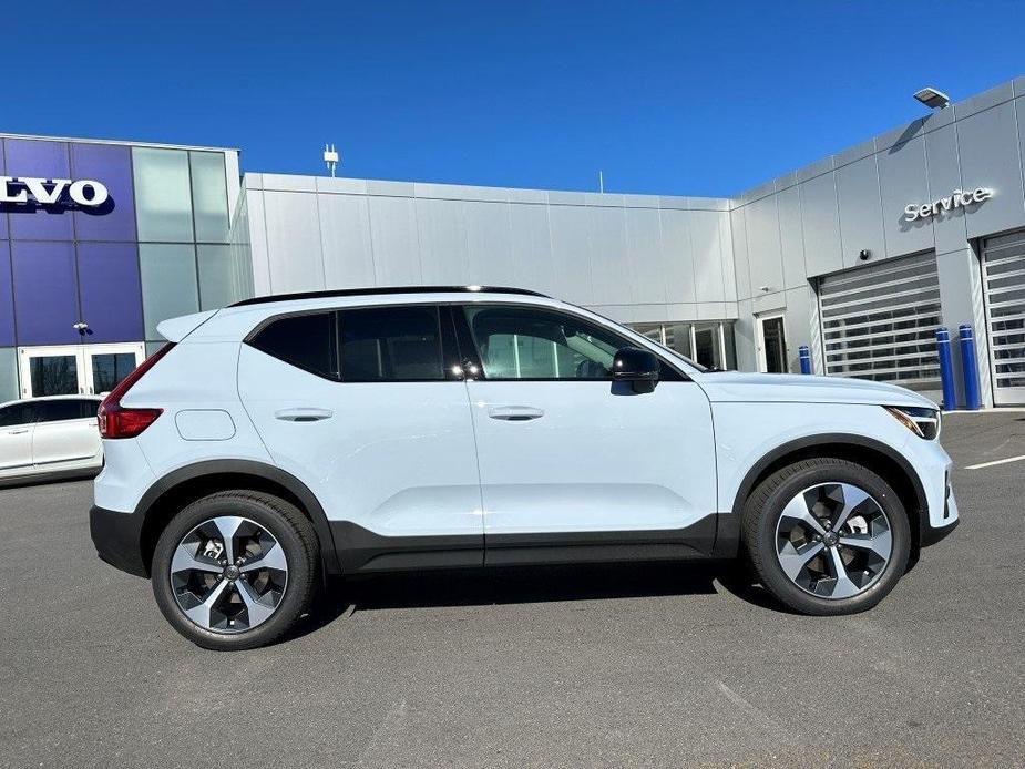 new 2024 Volvo XC40 car, priced at $45,445