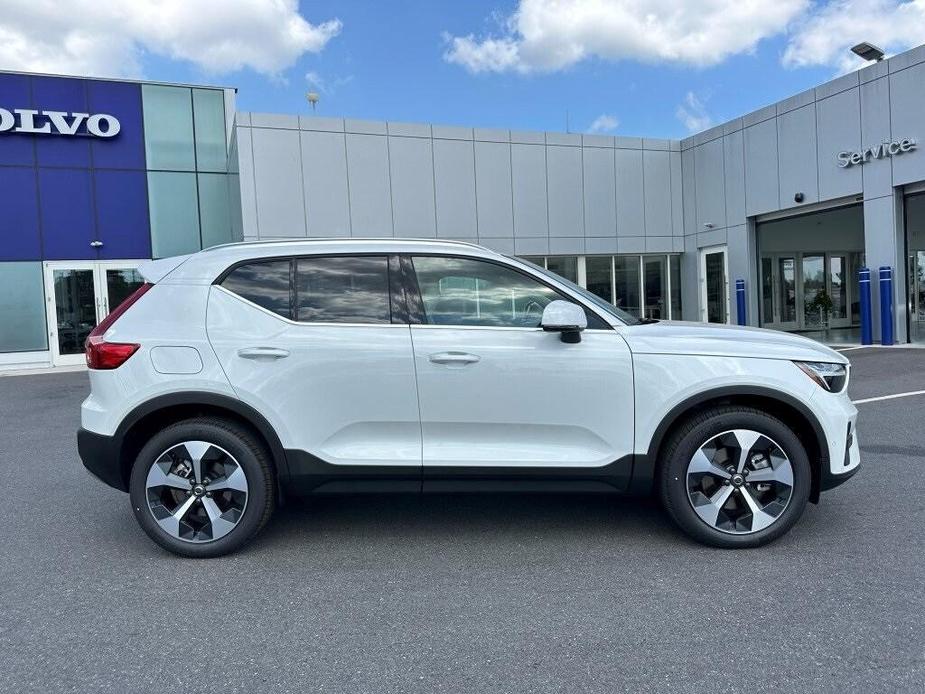 new 2025 Volvo XC40 car, priced at $47,965