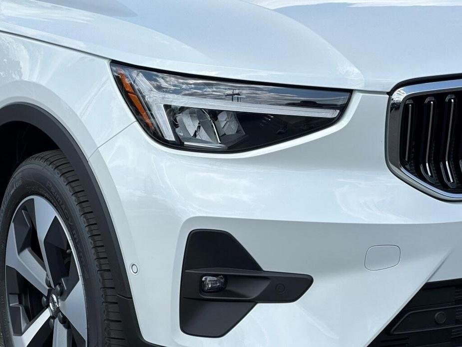 new 2025 Volvo XC40 car, priced at $47,965