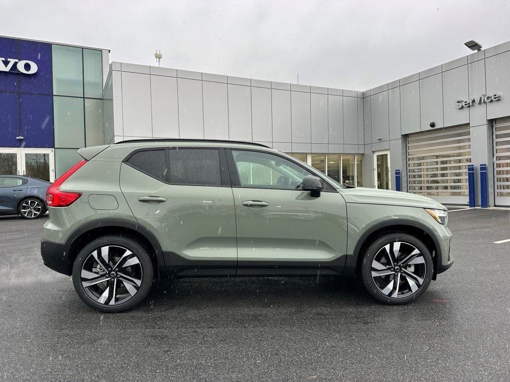 new 2025 Volvo XC40 car, priced at $49,170