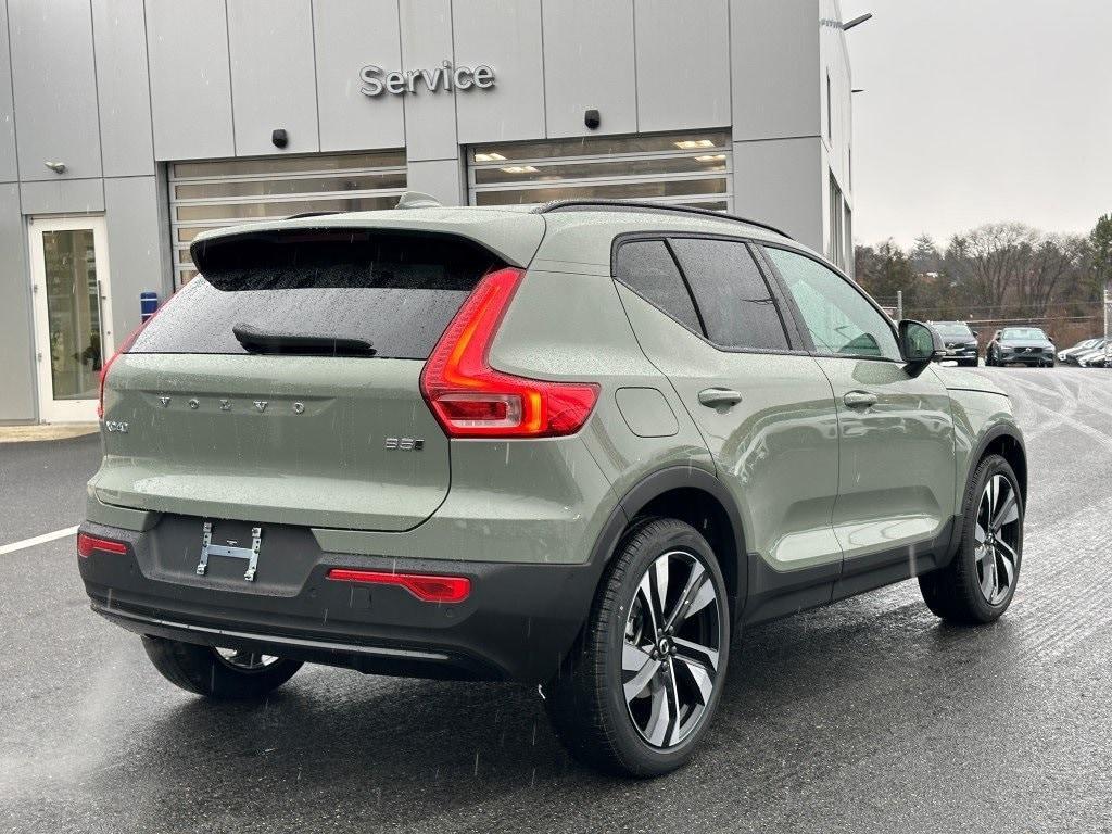 new 2025 Volvo XC40 car, priced at $49,170