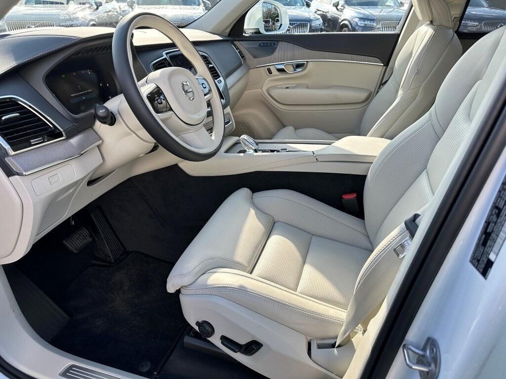 new 2025 Volvo XC90 car, priced at $70,929