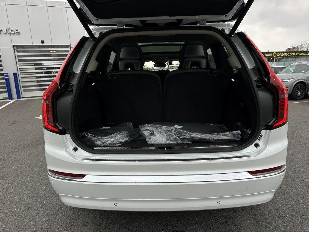 new 2025 Volvo XC90 Plug-In Hybrid car