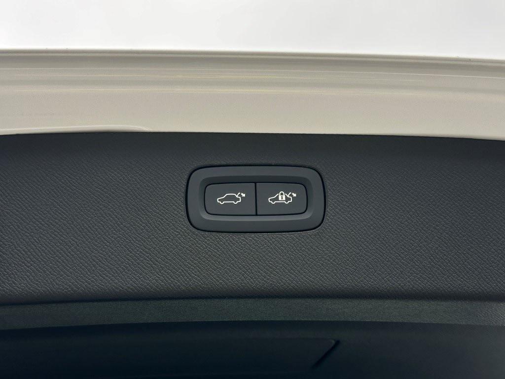 new 2025 Volvo XC90 Plug-In Hybrid car, priced at $82,365