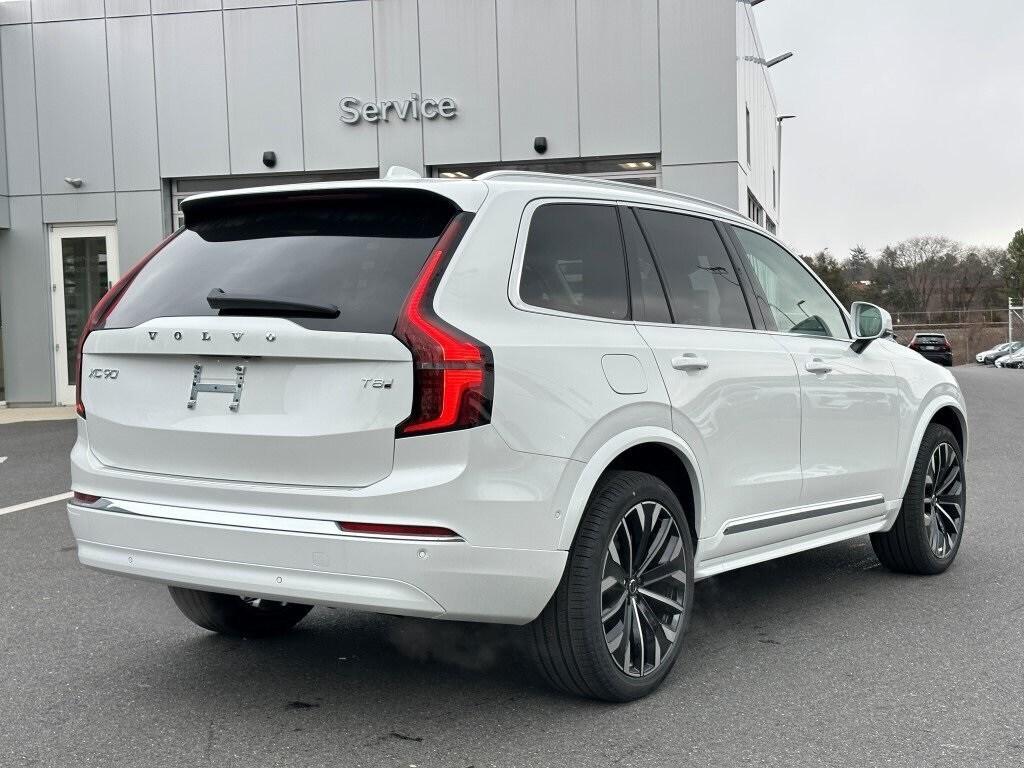 new 2025 Volvo XC90 Plug-In Hybrid car