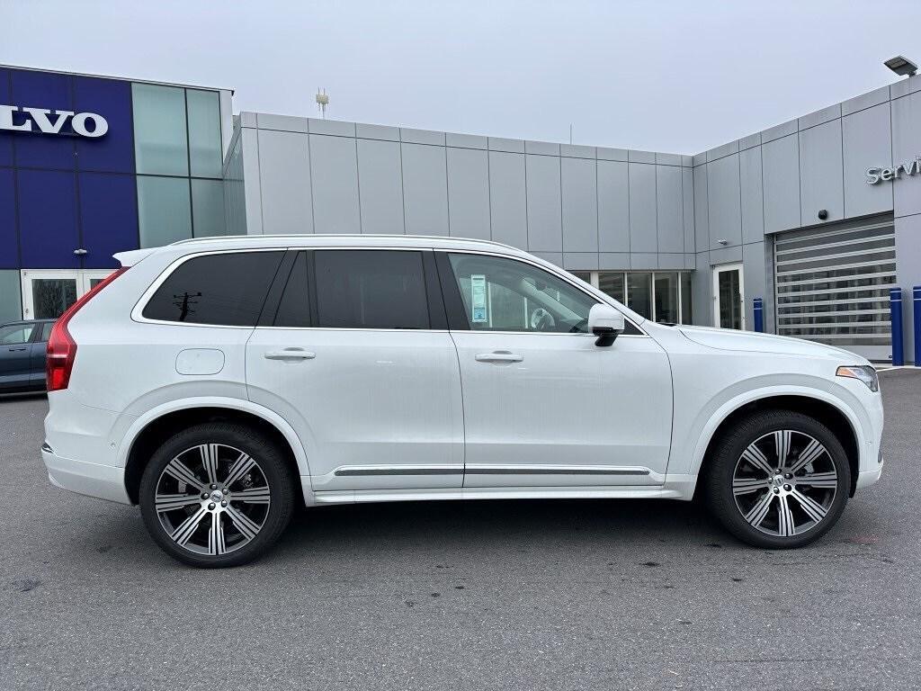 new 2025 Volvo XC90 Plug-In Hybrid car