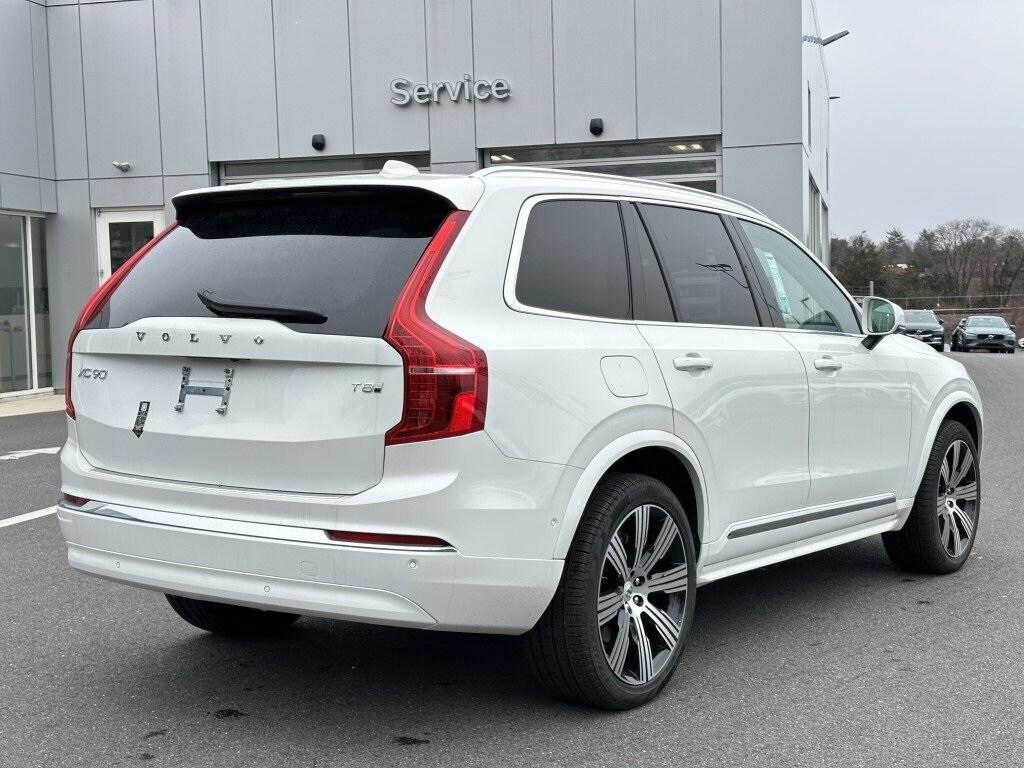 new 2025 Volvo XC90 Plug-In Hybrid car