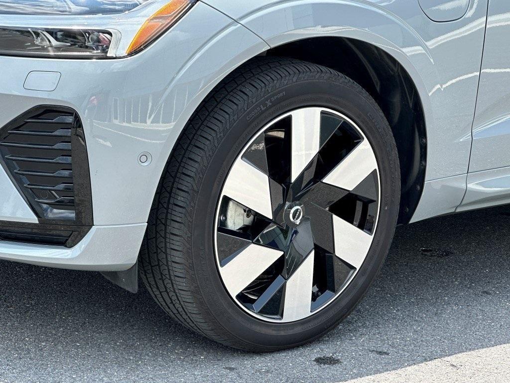 used 2024 Volvo XC60 Recharge Plug-In Hybrid car, priced at $54,580