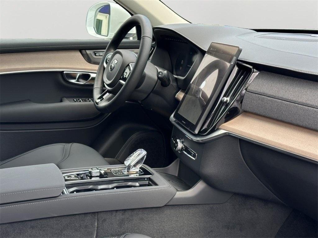new 2025 Volvo XC90 Plug-In Hybrid car, priced at $75,441